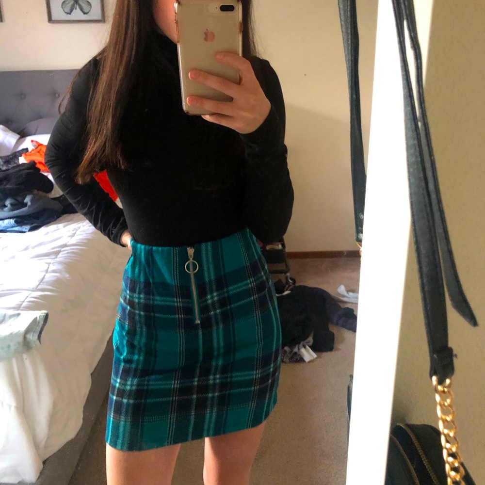 SUPER CUTE PLAID SKIRT